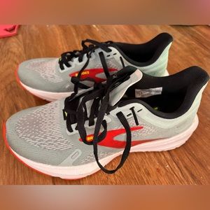 Brooks Launch 9 Womens Shoes 5.5
